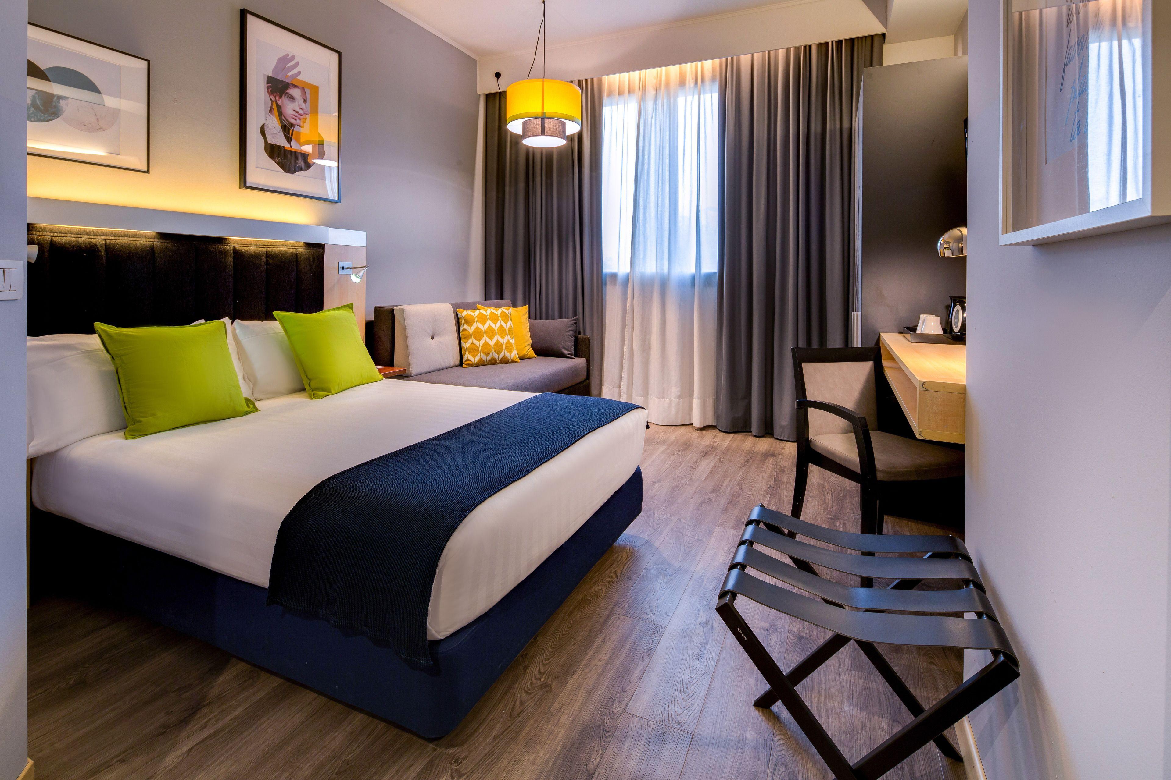 Standard Queen Room